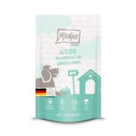 gute Pute an gekochtem Reis mit gedämpfter Zucchini