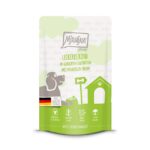 leckeres Rind an gekochten Kartoffeln mit knackigen Erbsen